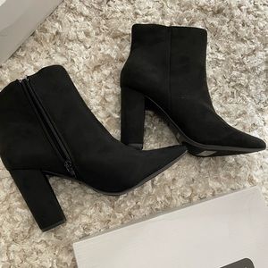 Chic suede Ankle boots
